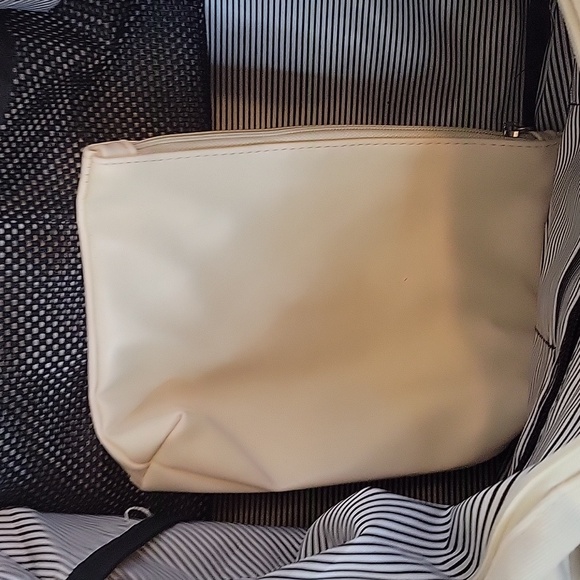 NWOT Beautiful Carry-on Bag - Picture 7 of 12